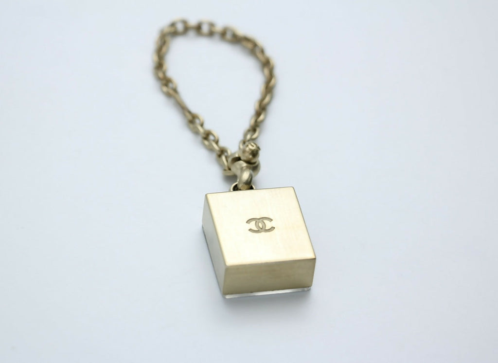 Chanel Vintage 06C Enamel + Metal + Resin White Camellia Handbag Charm Keychain