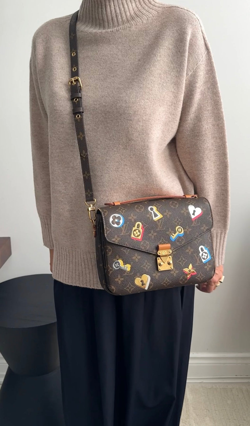 Louis Vuitton Limited Edition Pochette Metis Love Lock