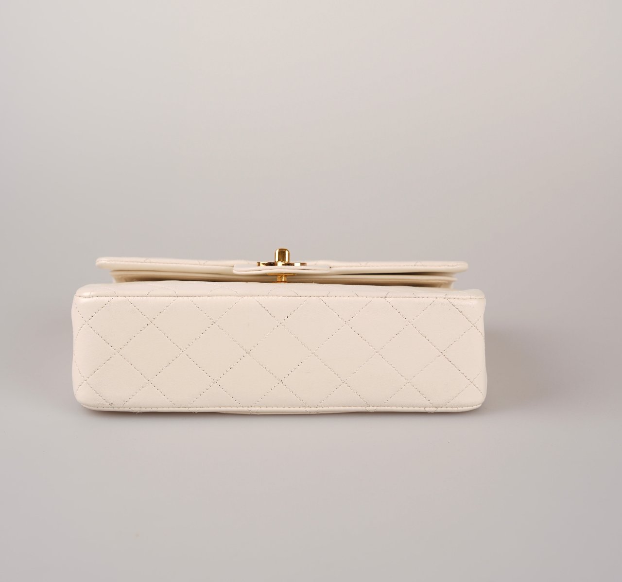Chanel Medium Vintage White Classic Double Flap Bag in Lambskin with gold hardware