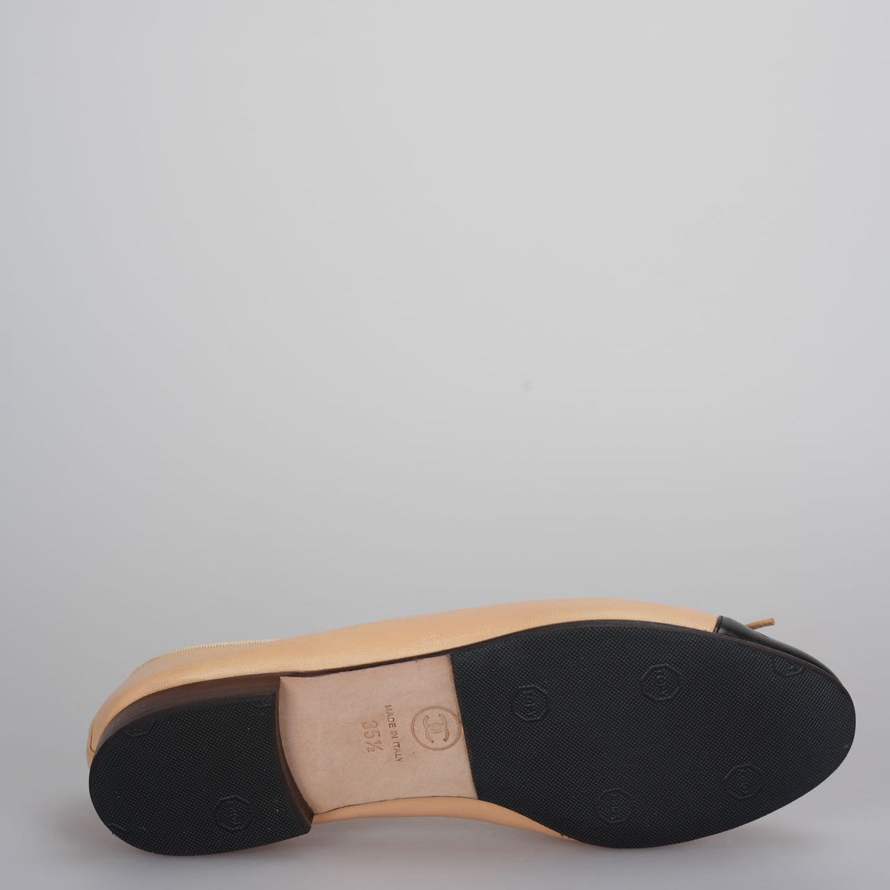 Chanel Beige/Black Leather CC Bow Cap Toe Ballet Flats Size 35 .5