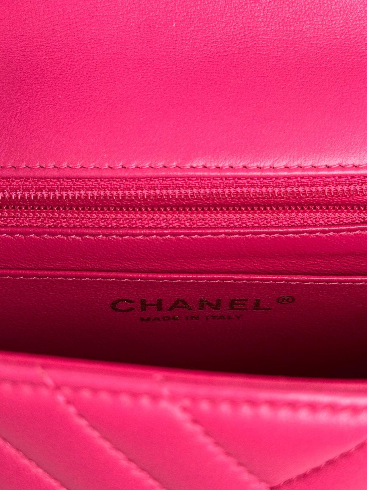 Chanel Pre-Owned Mini Square Classic Chevron Flap Bag