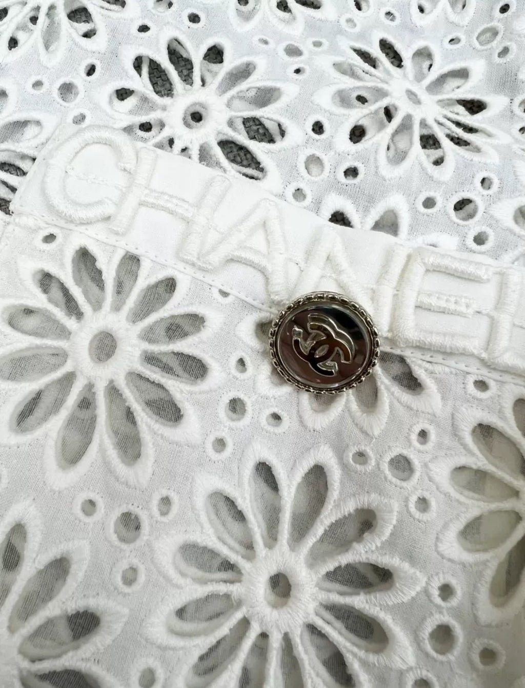Chanel 21S white igan size 36