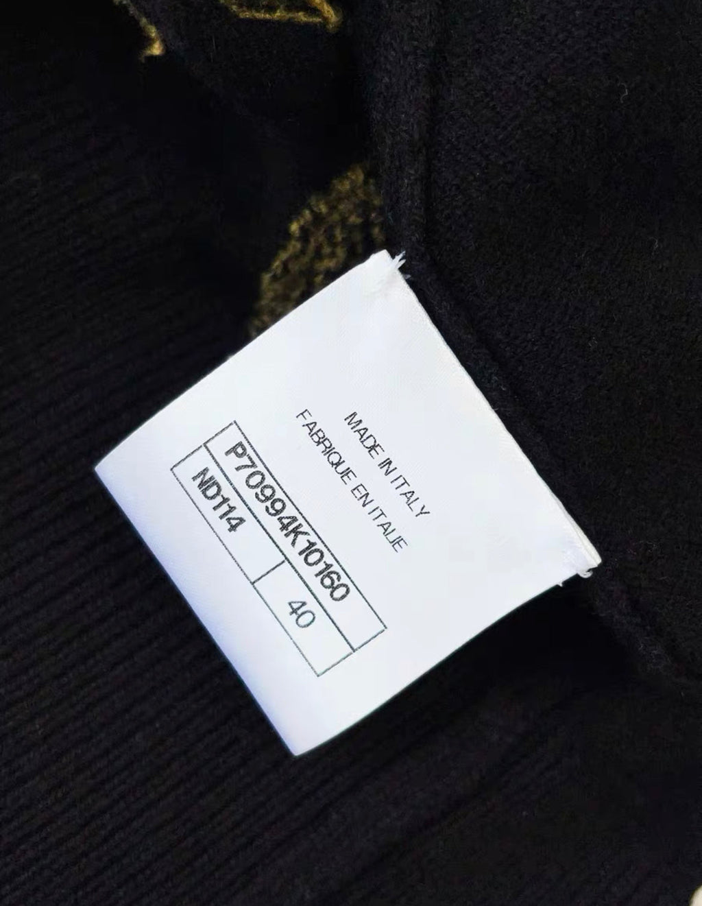 CHANEL 21A CASHMERE IGAN BLACK/GOLD size 40