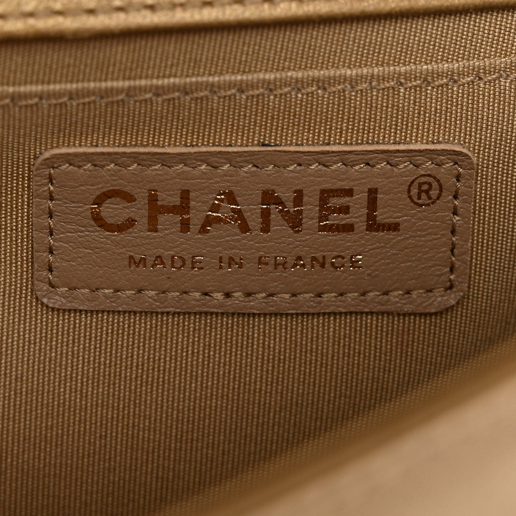 Metallic Lambskin Medium Scaled Boy Flap Gold