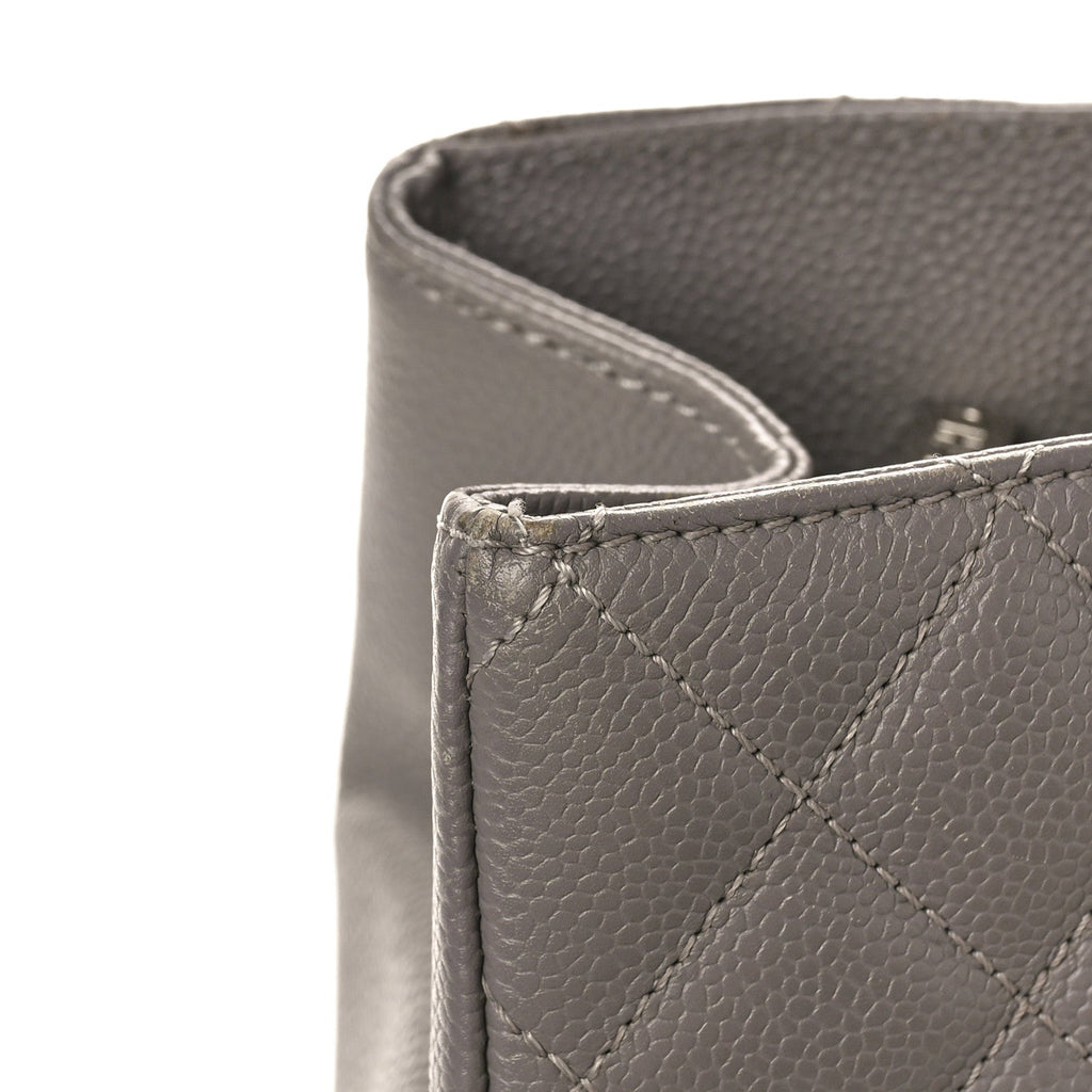Caviar Quilted Grand Shopping Tote GST Light Grey