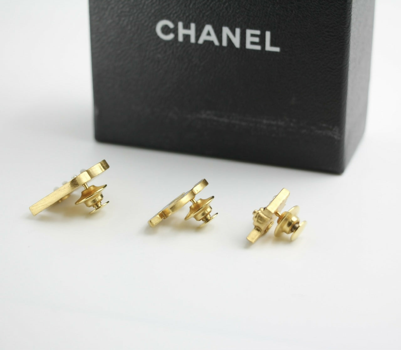 Chanel Vintage 02A Enamel Three-piece Hat Clothing CC Brooch