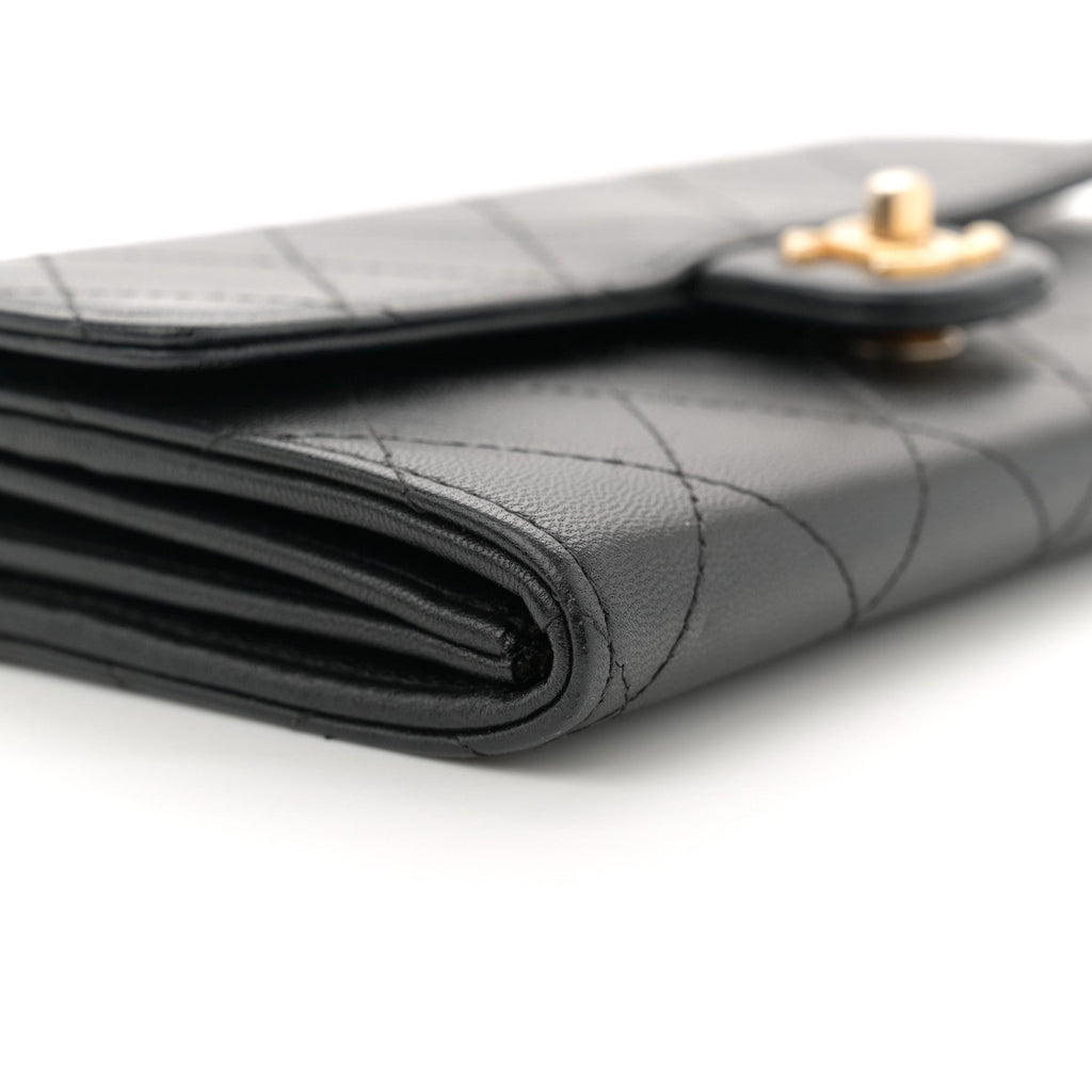 Goatskin Quilted Chic Pearls Clutch With Chain Black