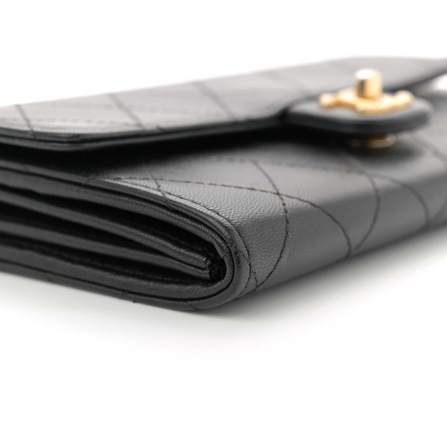 Goatskin Quilted Chic Pearls Clutch With Chain Black