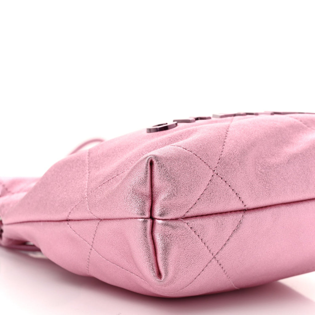 Metallic Lambskin Lacquered Monochrome Quilted Mini Chanel 22 Pink