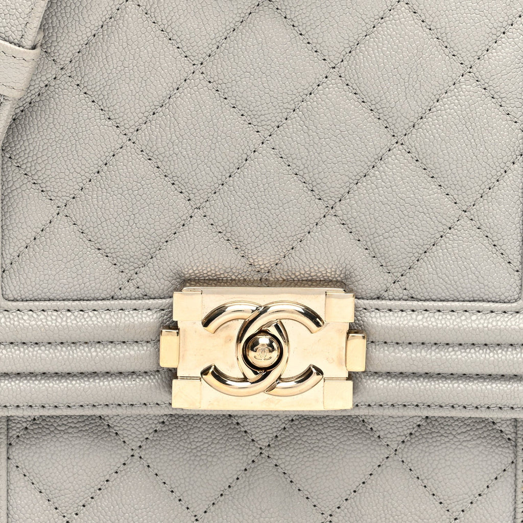 Caviar Quilted North South Boy Flap Light Grey