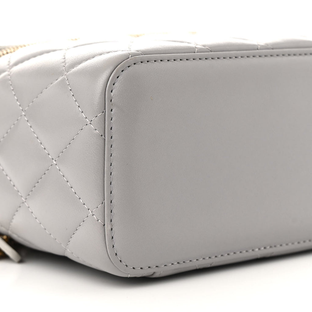 Lambskin Quilted Small Pearl Crush Vanity Case With Chain Grey