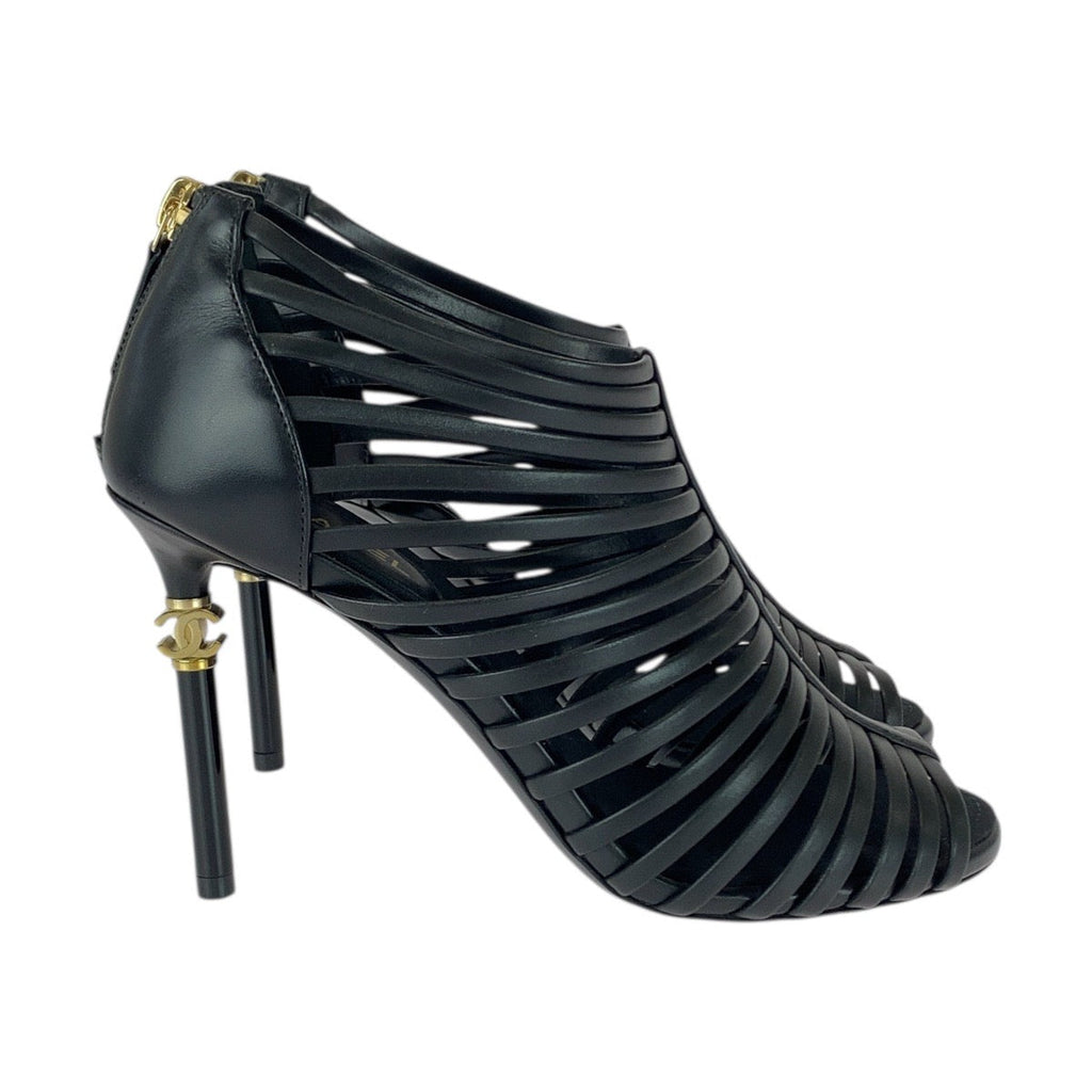 Chanel Coco Mark Leather Pumps