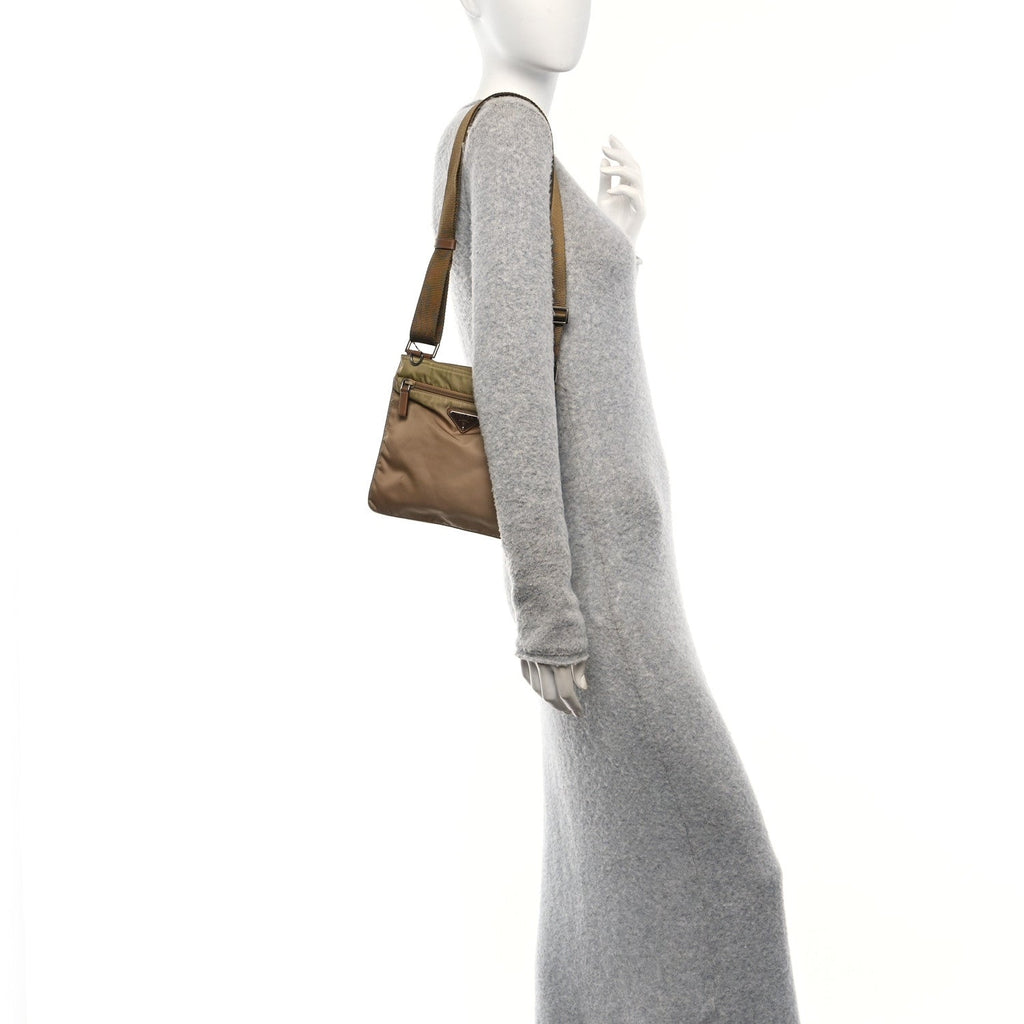 Tessuto Nylon Flat Messenger Bag Tabacco