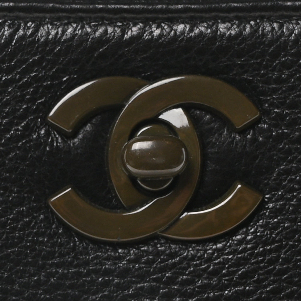 Caviar Shoulder Bag Black