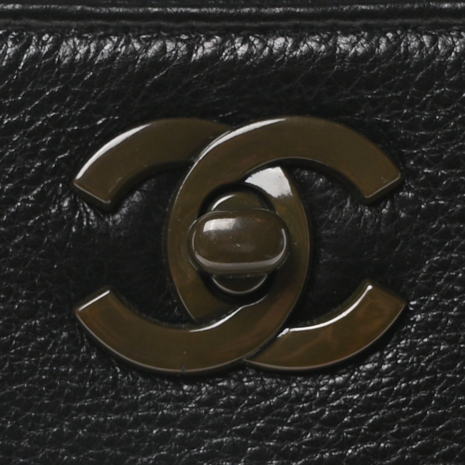 Caviar Shoulder Bag Black