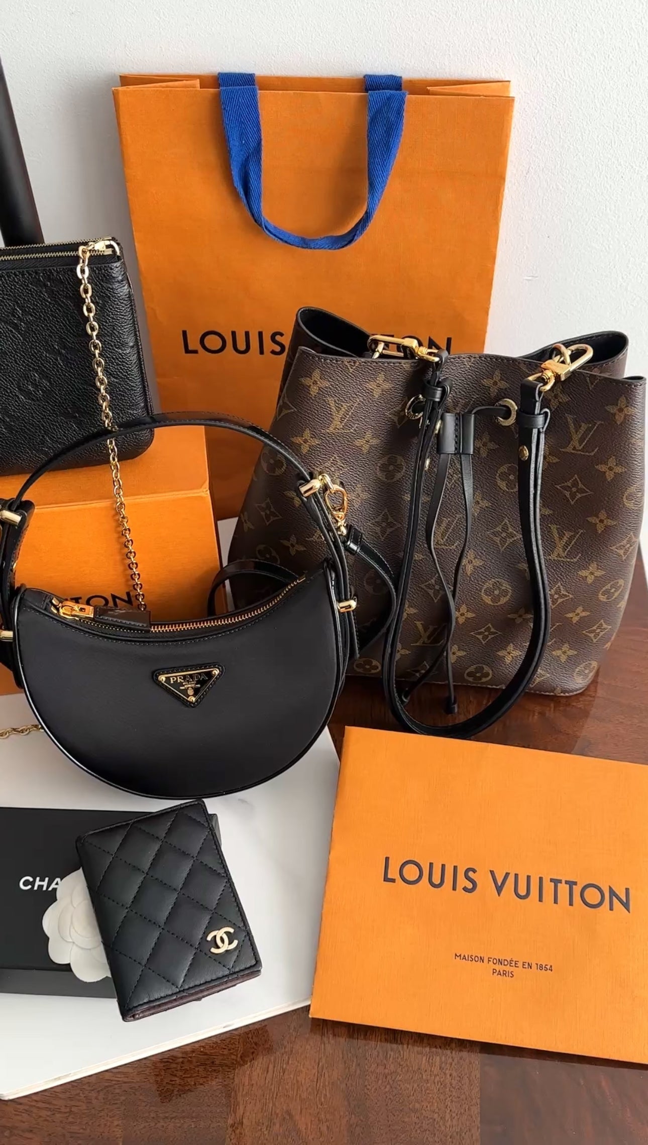 Louis Vuitton Monogram Canvas Black Leather Neo Noe MM Bag