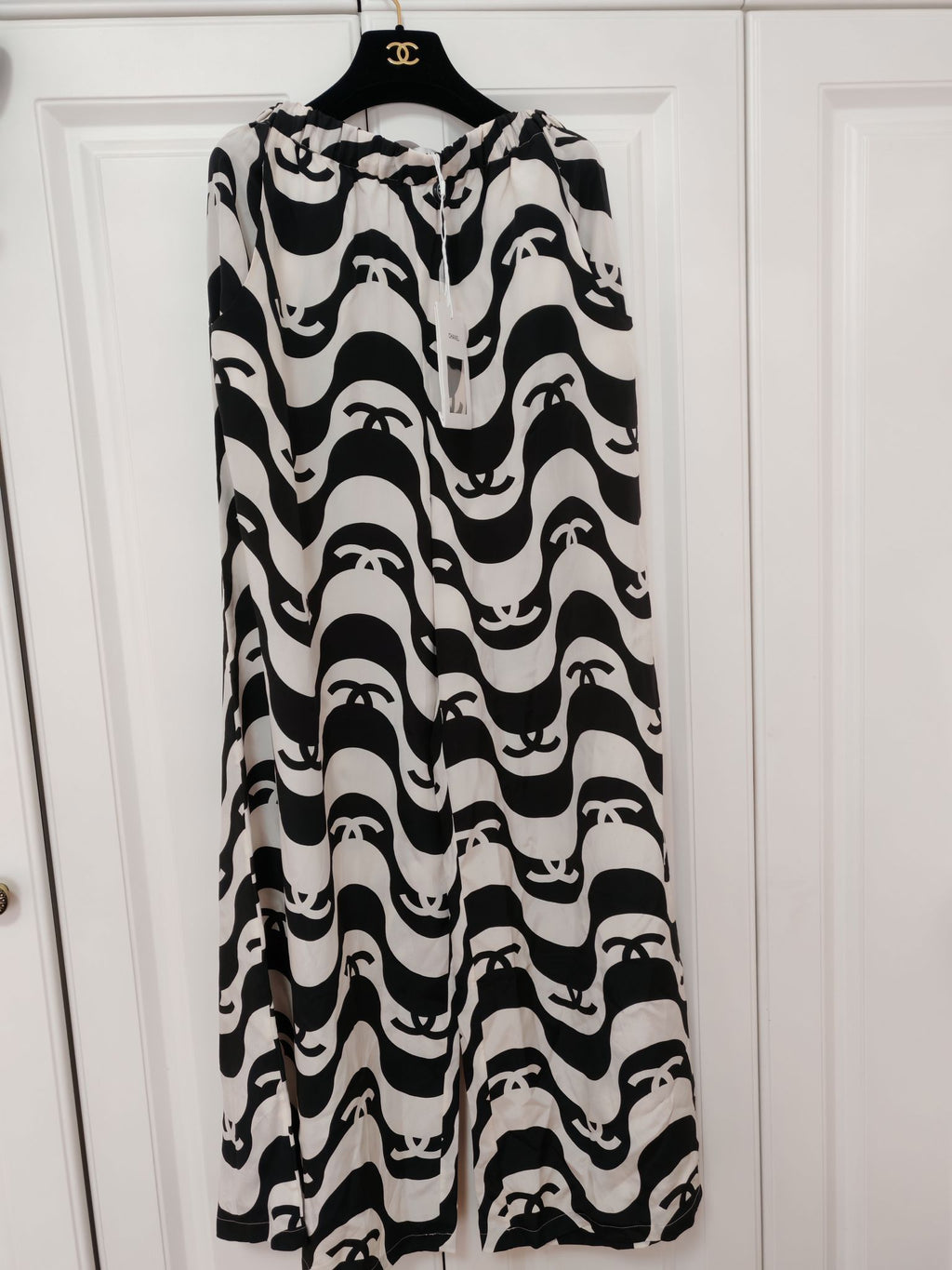 Chanel 21P black & ecru Silk pant with CC logo Size 34