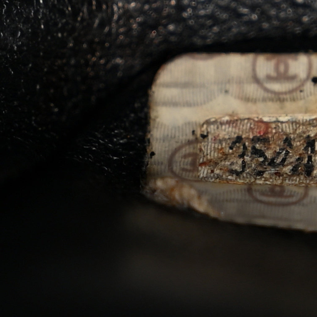 Caviar Vertical Quilted Small Single Flap Black