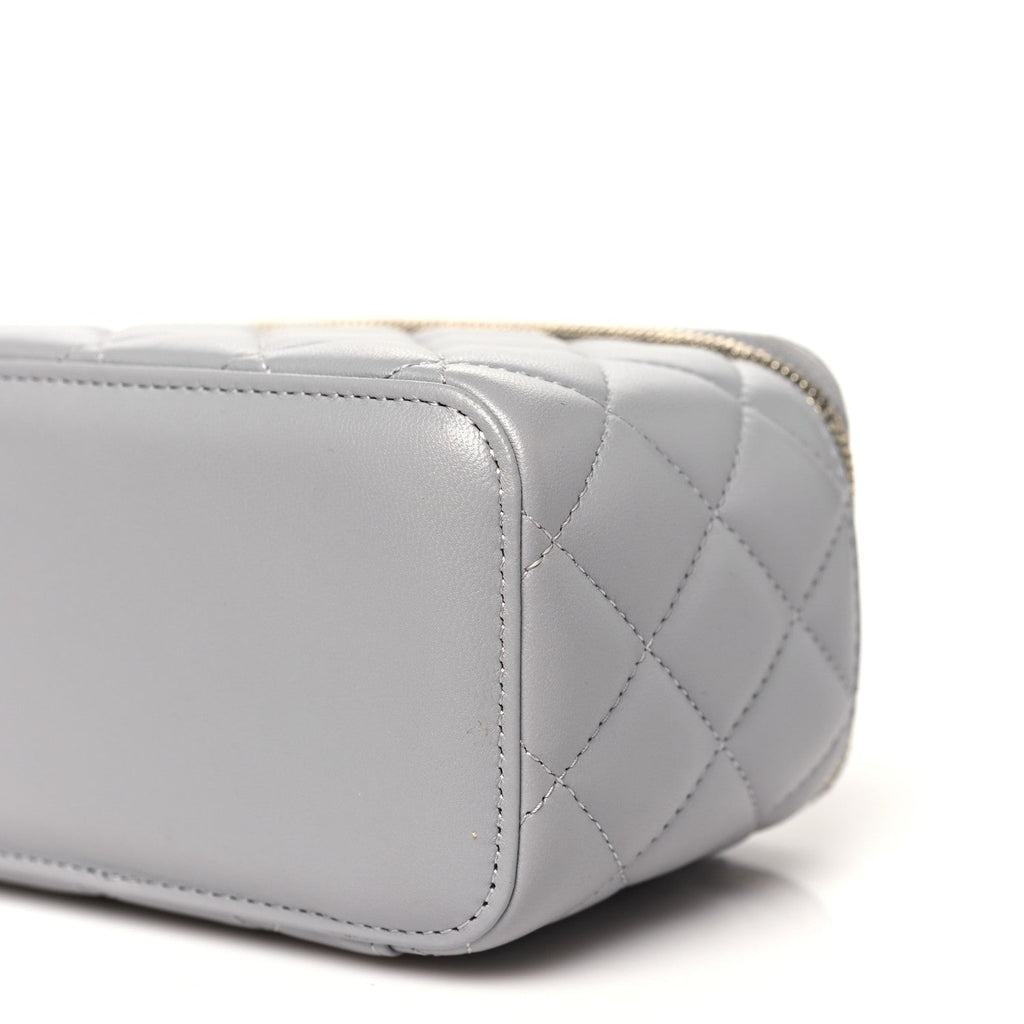 Lambskin Quilted Small Pearl Crush Vanity Case With Chain Grey