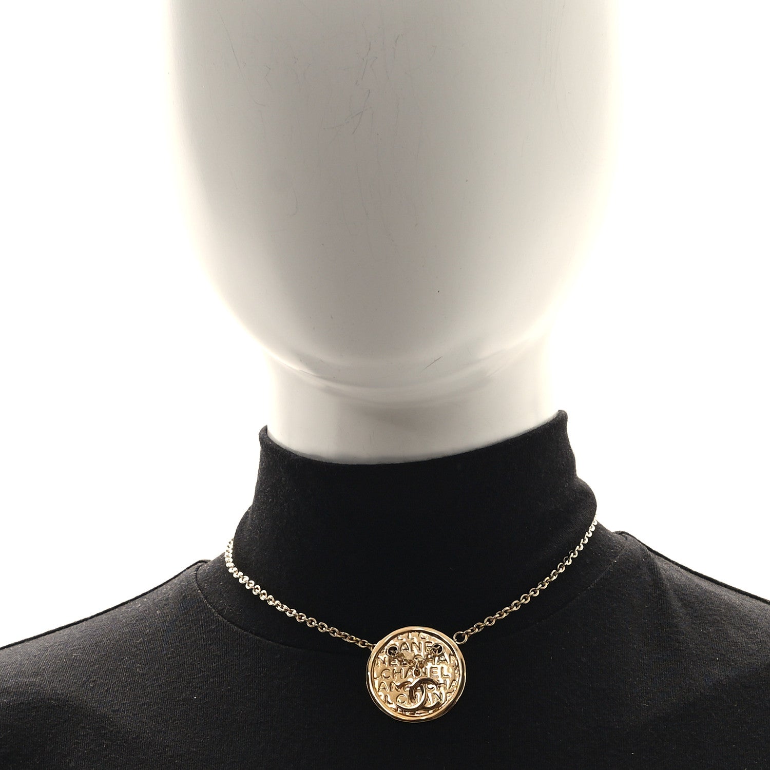 Metal CC Medallion Chain Necklace Gold