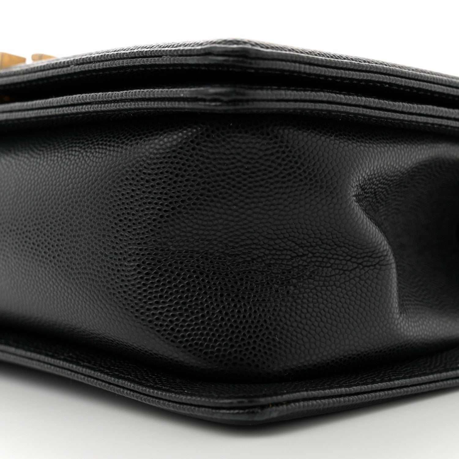 Caviar Quilted Medium Boy Flap Black