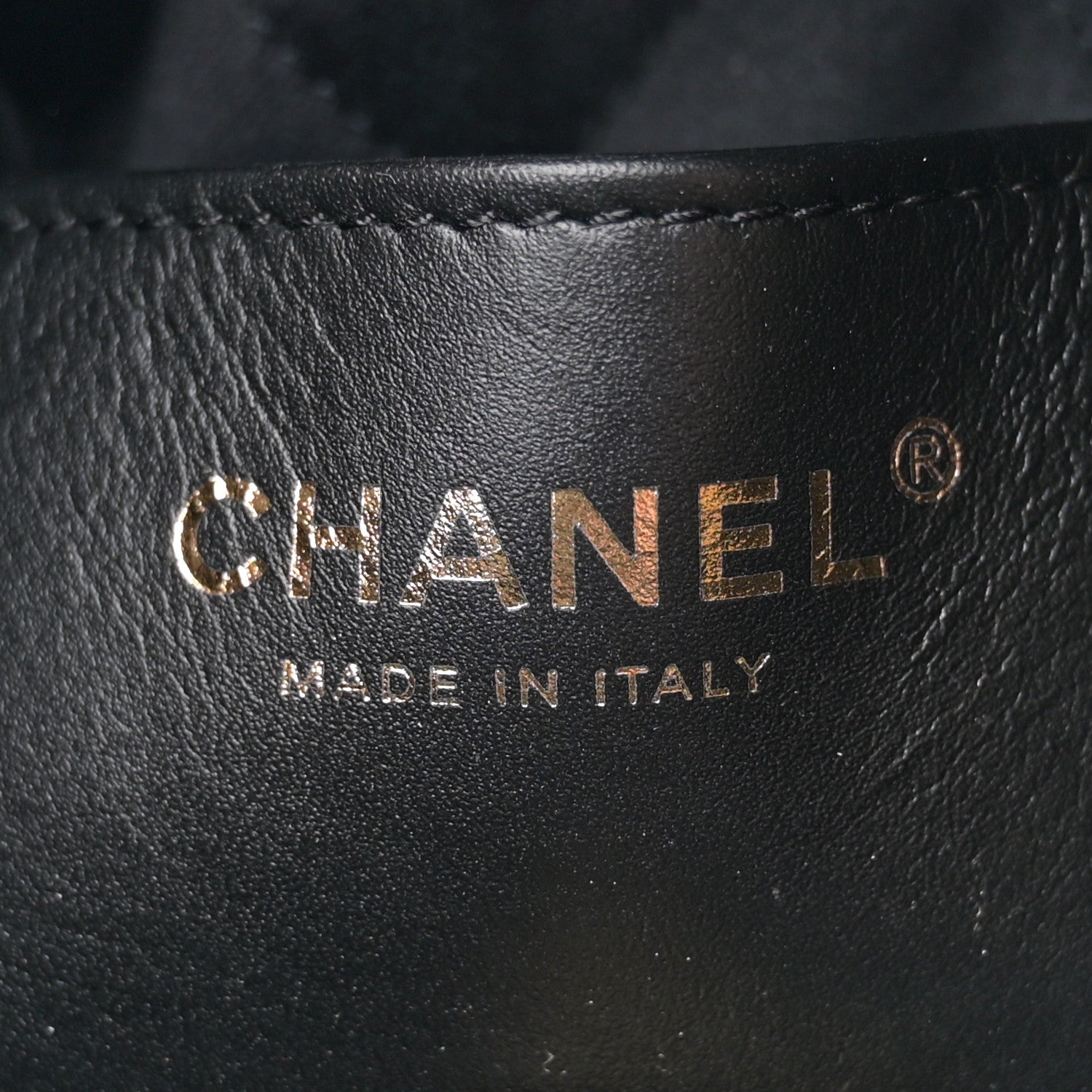 Shiny Crumpled Calfskin Quilted Pearl Mini Chanel 22 Black
