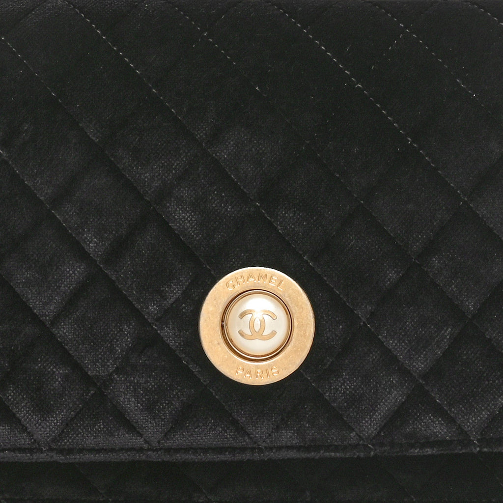Velvet Quilted CC Pearl Clutch Black