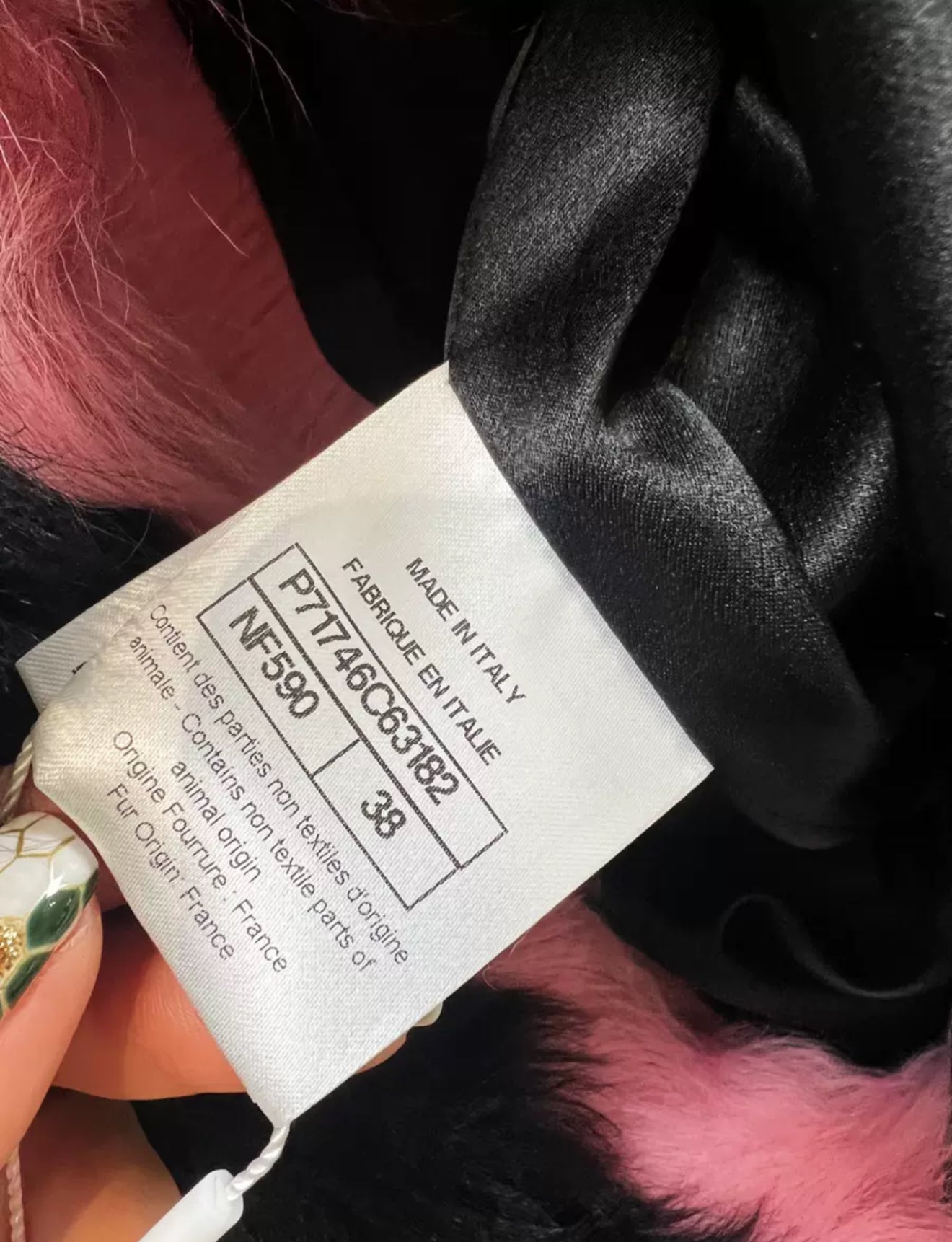 Chanel 21k black & pink fur vest size 38