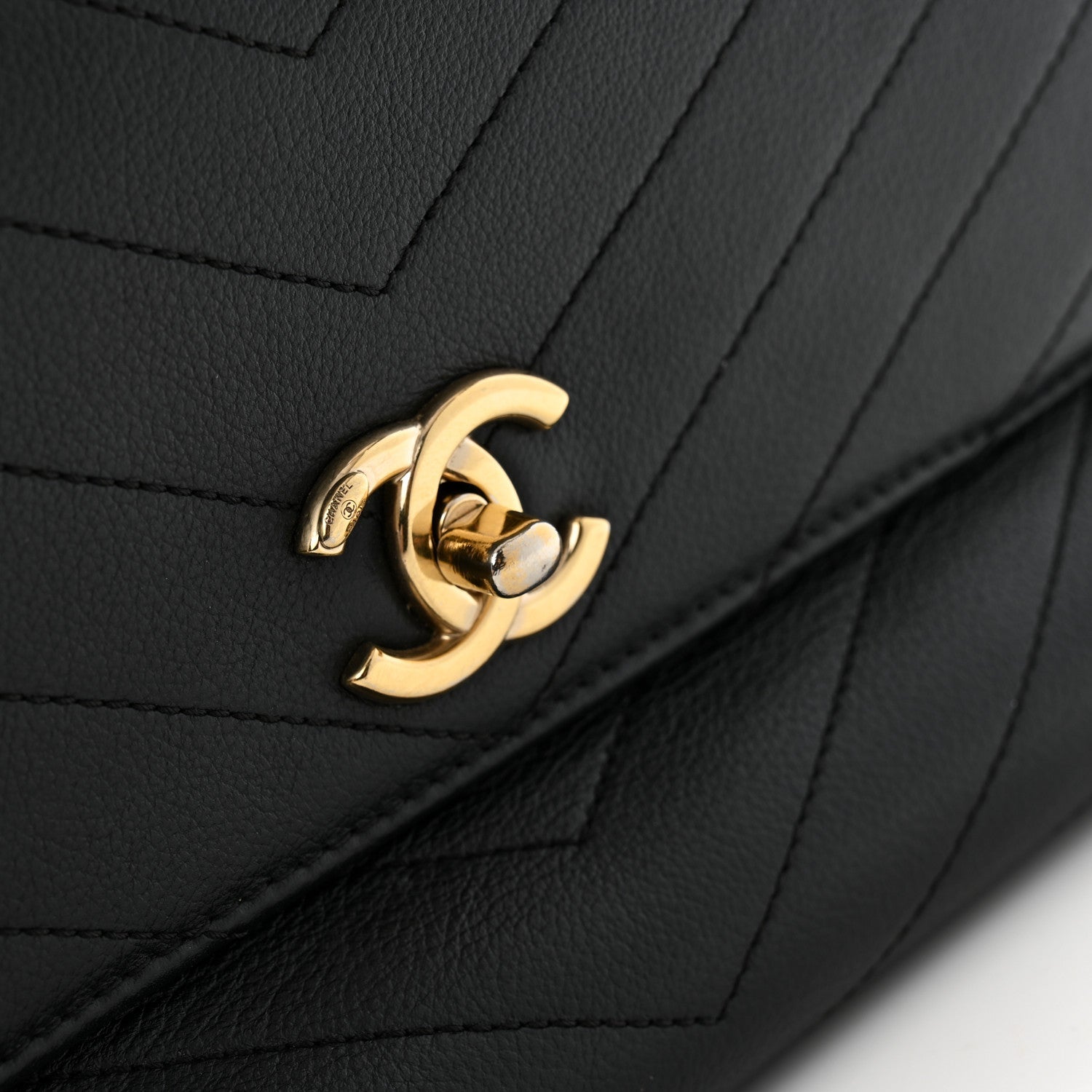 Grained Calfskin Small Chevron Chic Top Handle Flap Black