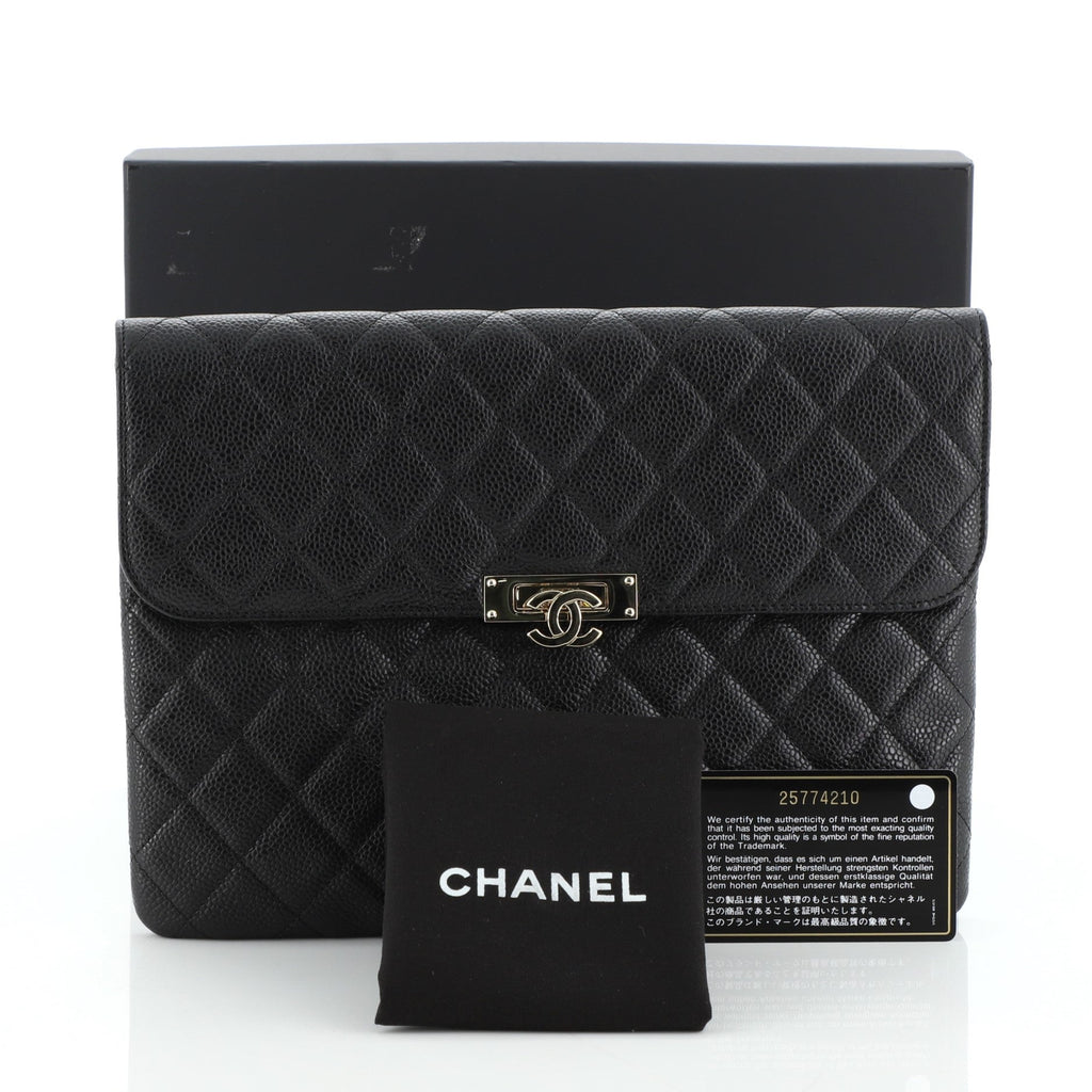 Golden Class O Case Clutch Quilted Caviar Medium