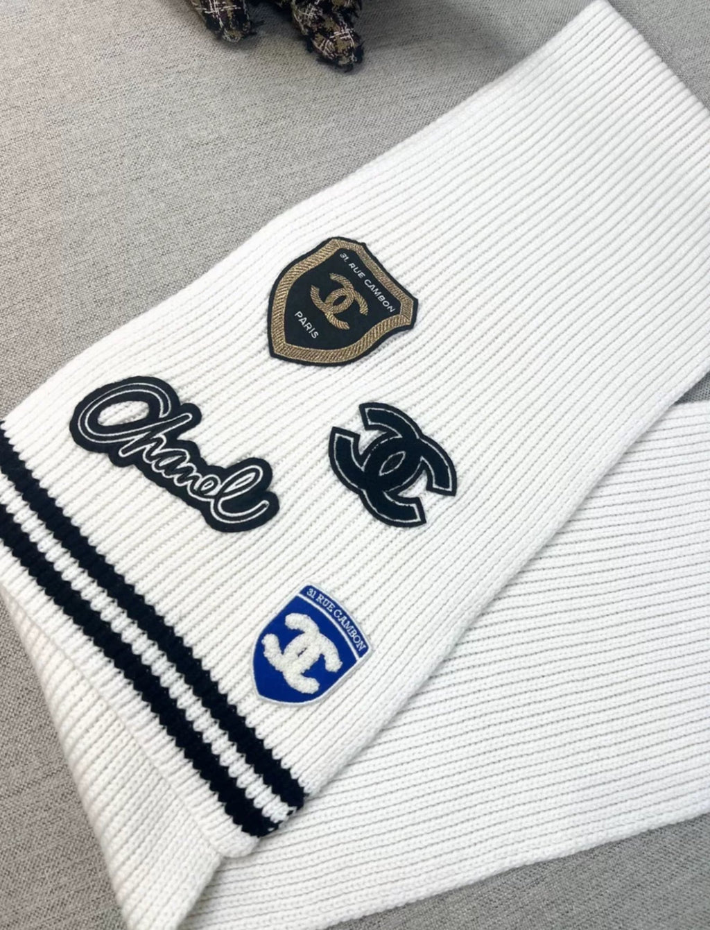 Chanel 24B White cashmere scarf