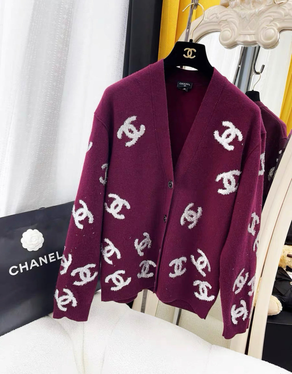 CHANEL 22A Bordeaux Cashmere igan Size 40