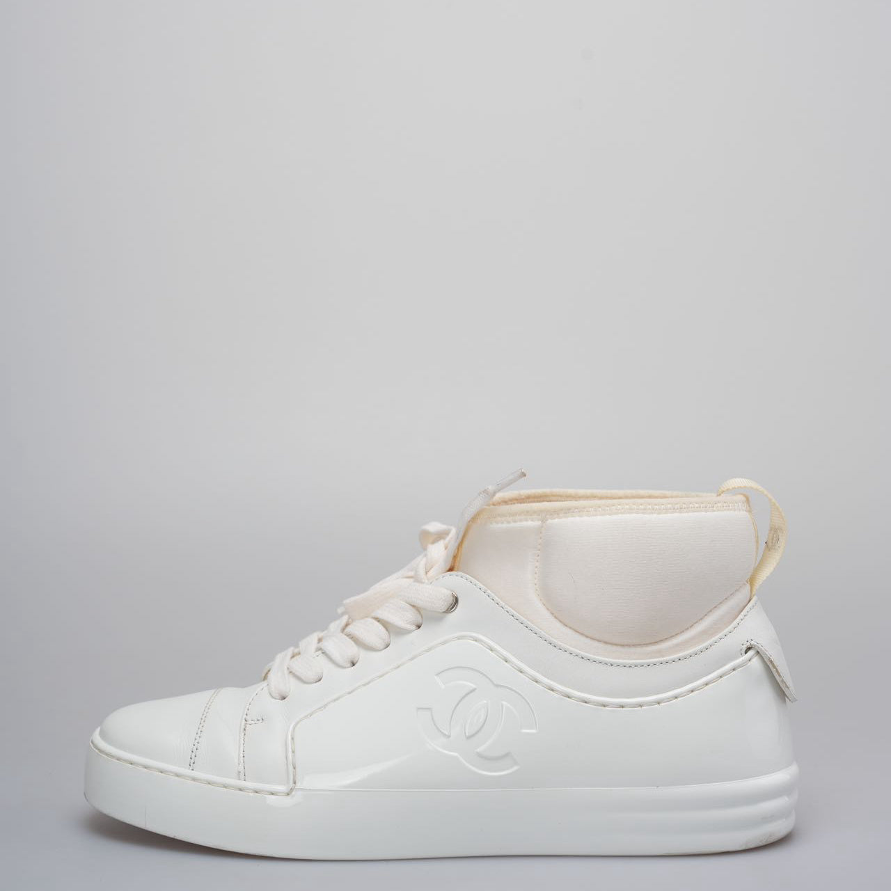 Chanel White Rubber and Leather CC Ankle Sneakers Size 37,5