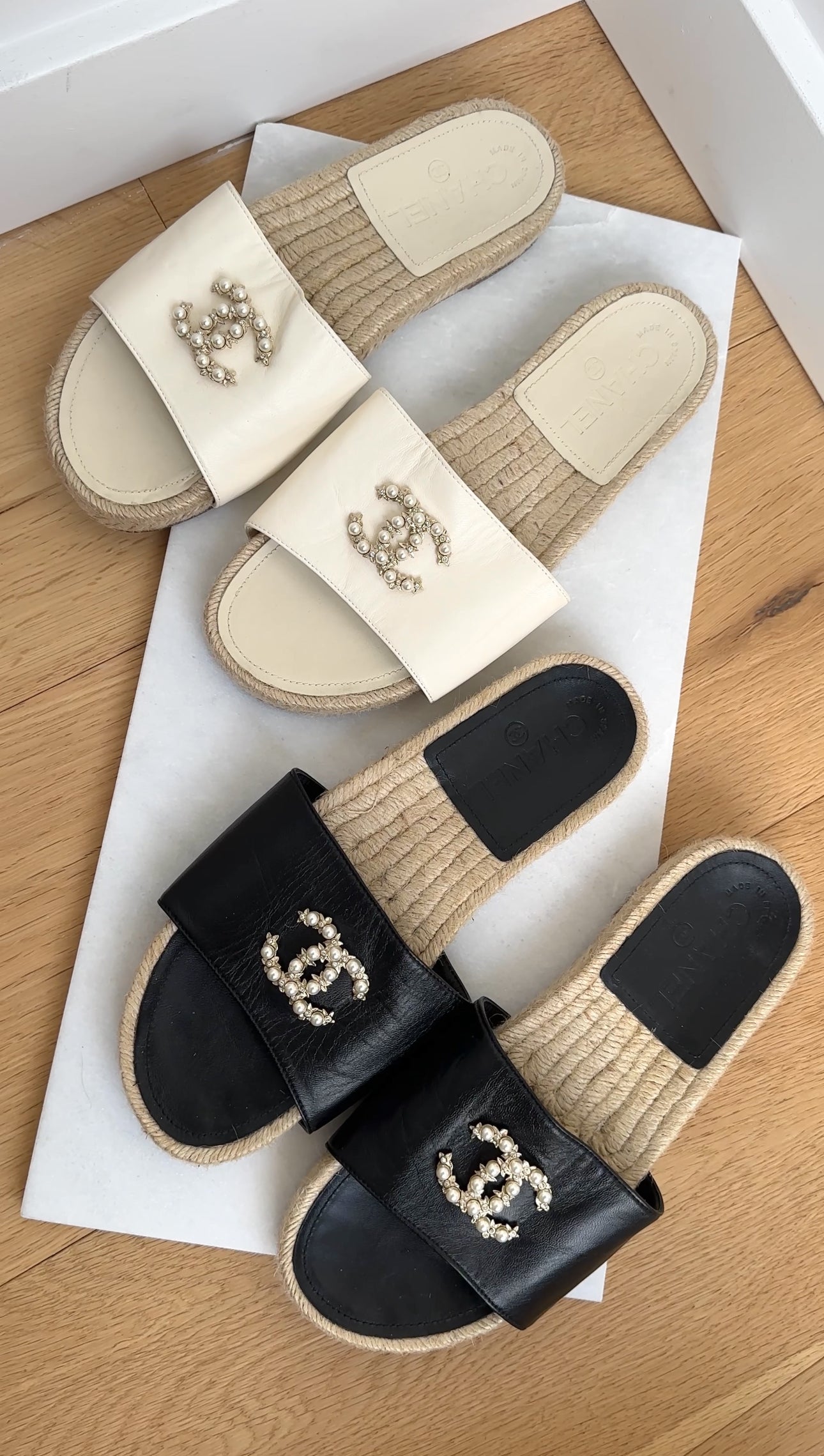 Chanel White Leather CC Flat Espadrille Slides - 37 / 7