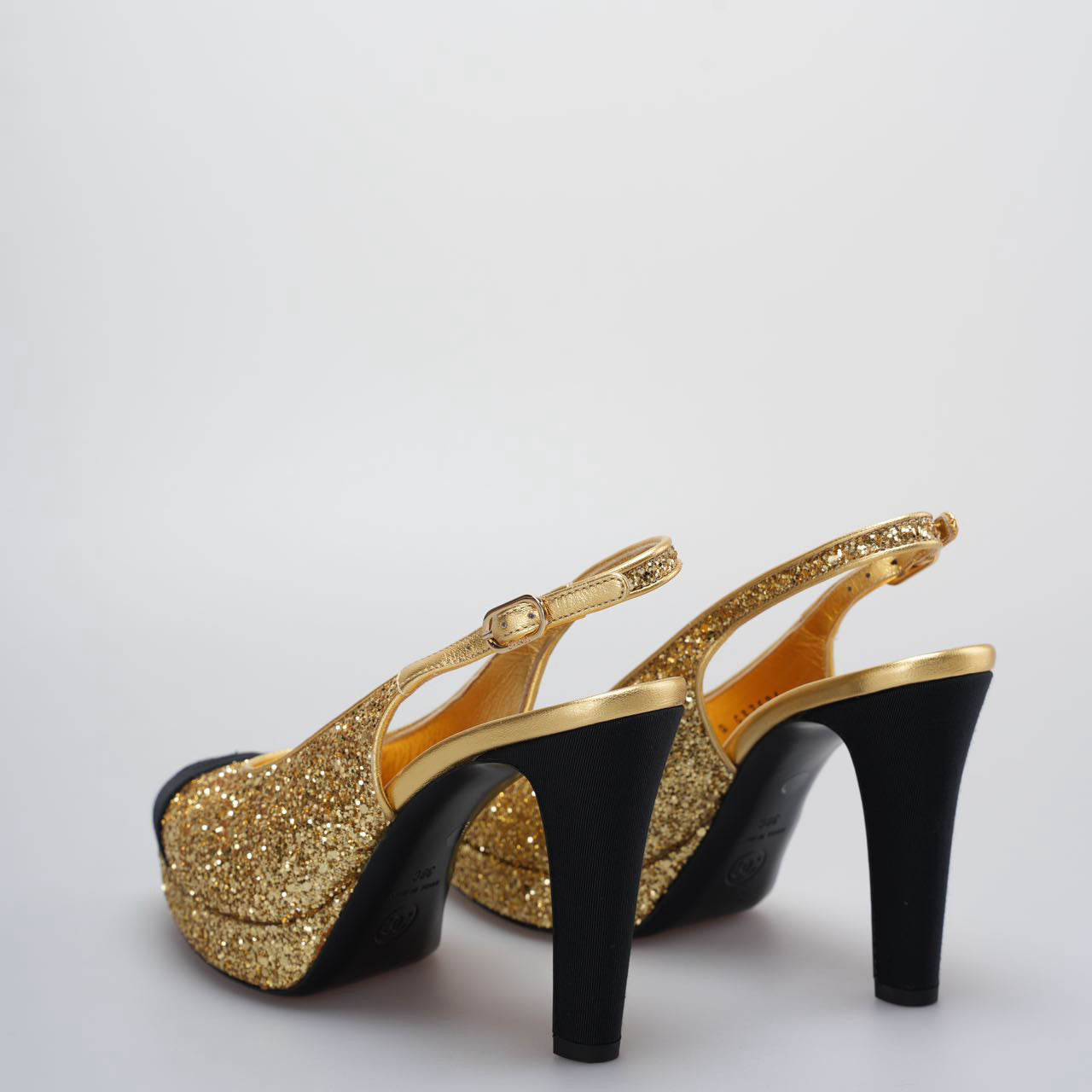 Chanel Grosgrain Cap Toe CC Slingback Pumps size 38 in Black and Gold