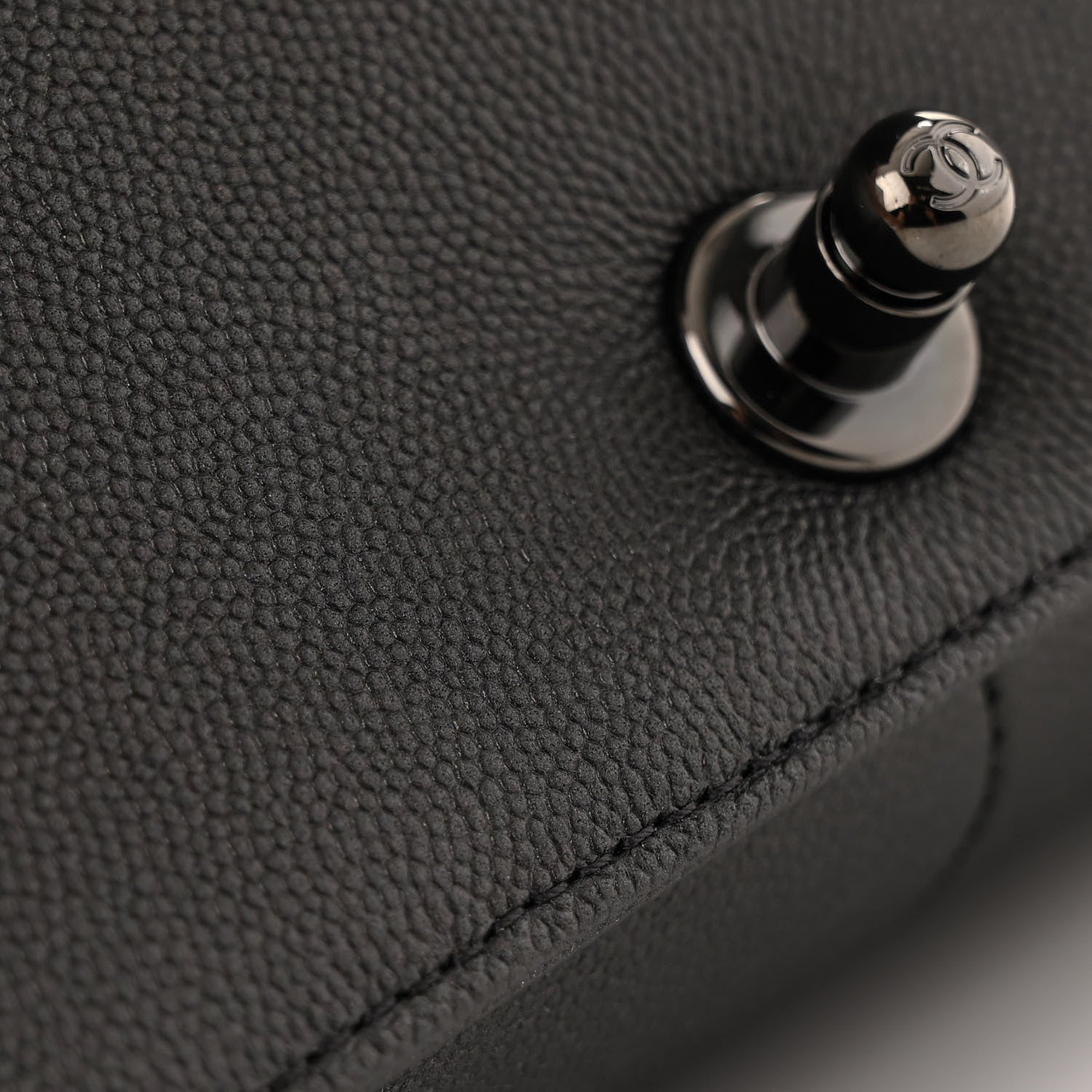 Caviar Quilted Medium Boy Flap So Black