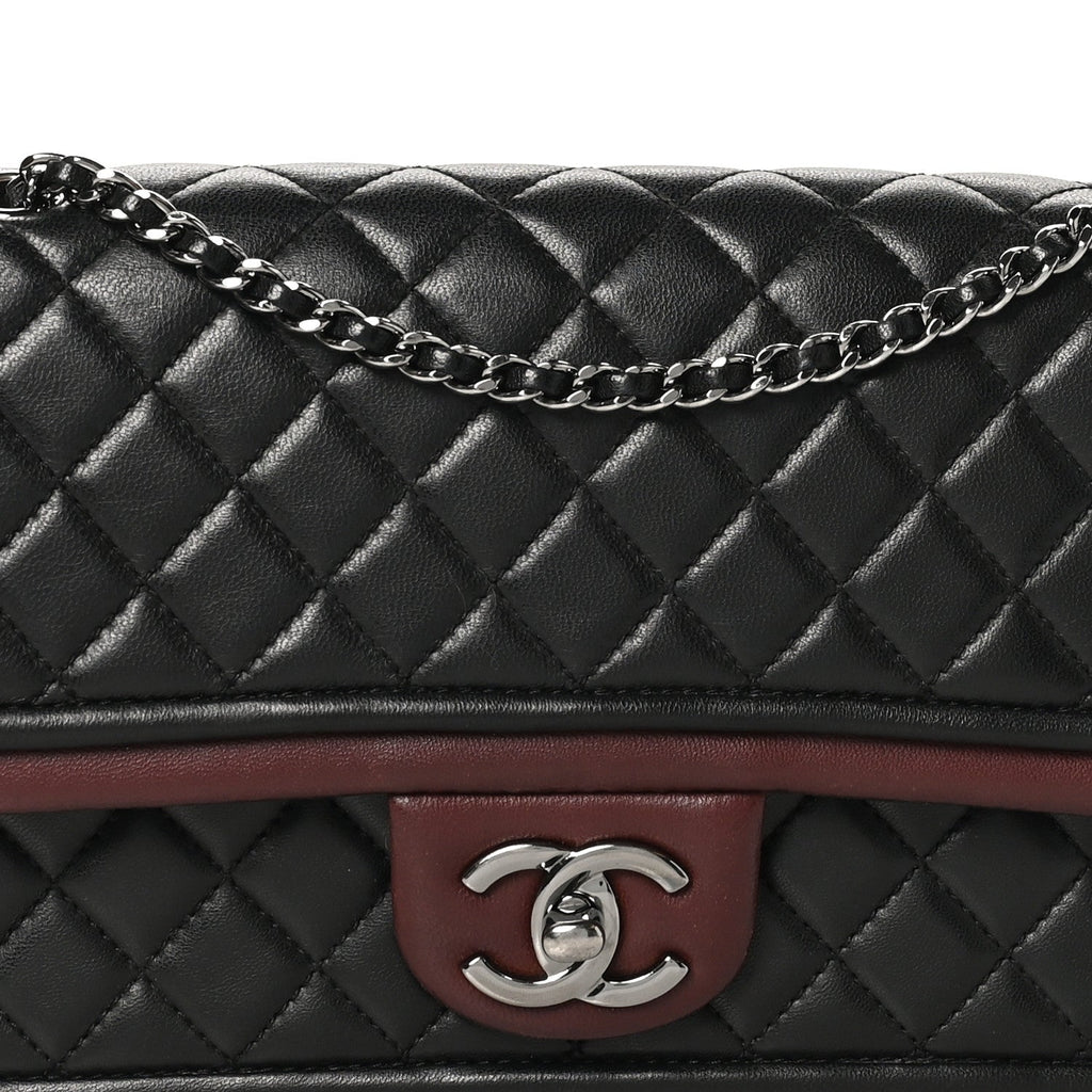 Lambskin Classic Twist Flap Black Burgundy