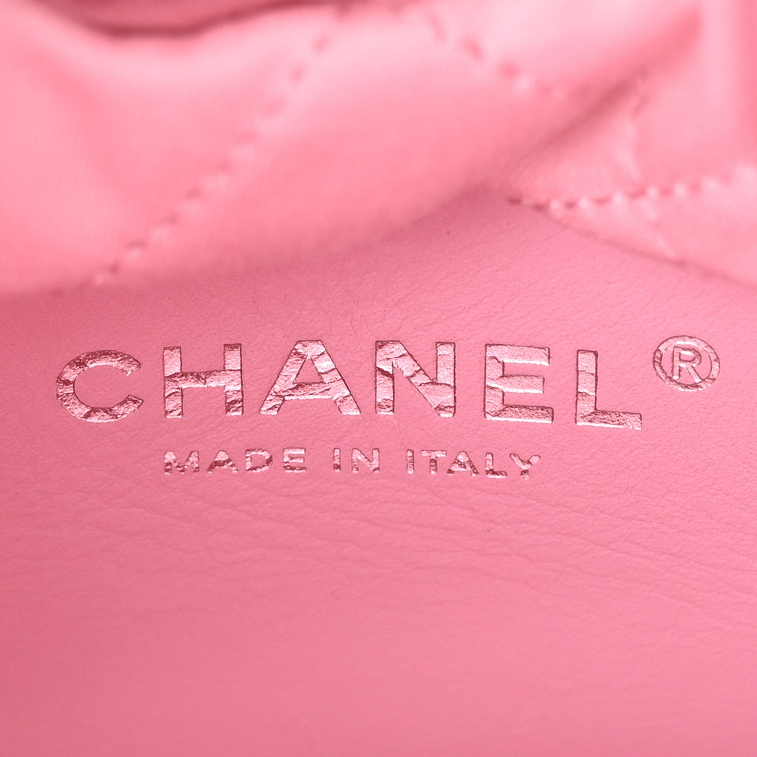Metallic Lambskin Lacquered Monochrome Quilted Mini Chanel 22 Pink