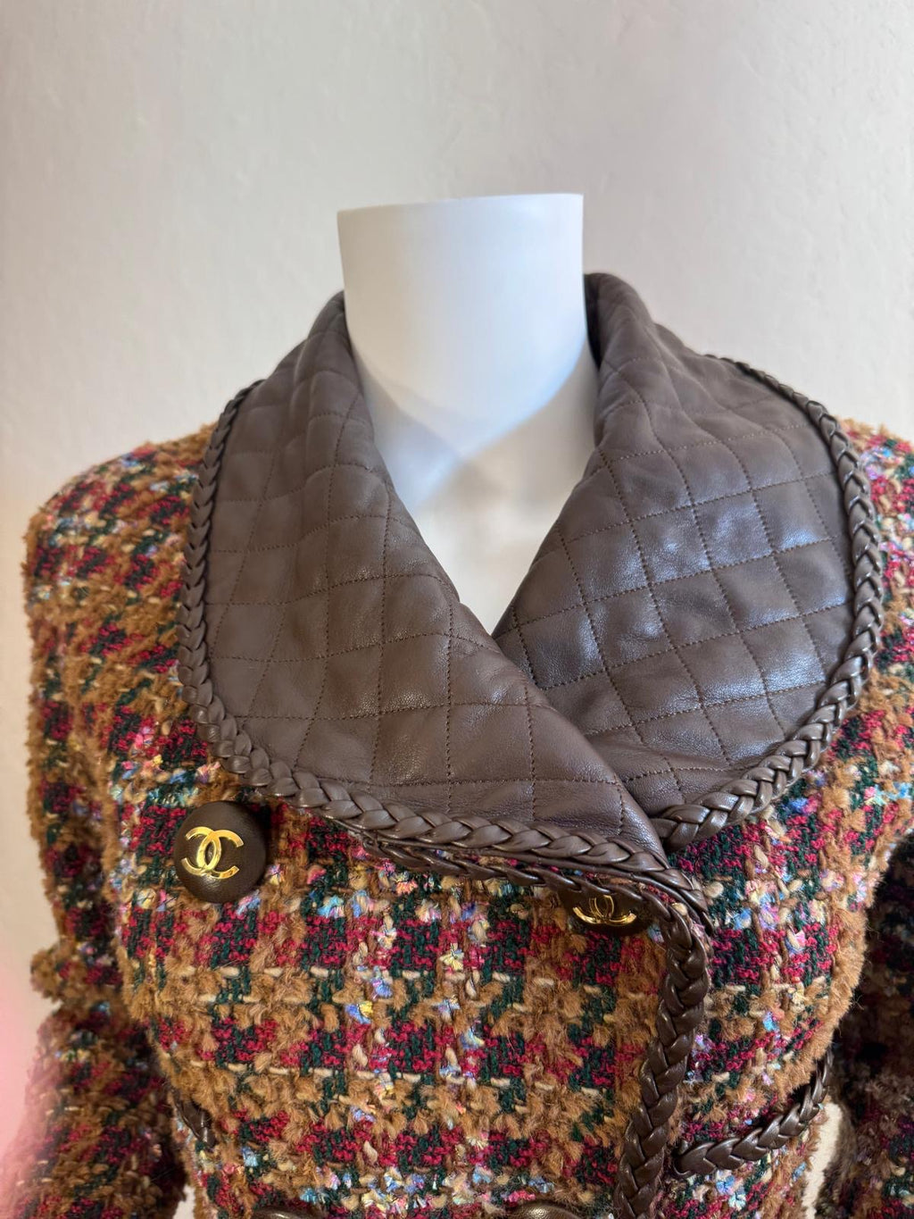 Chanel Vintage 1992  Tweed Leather Jacket. Size 36