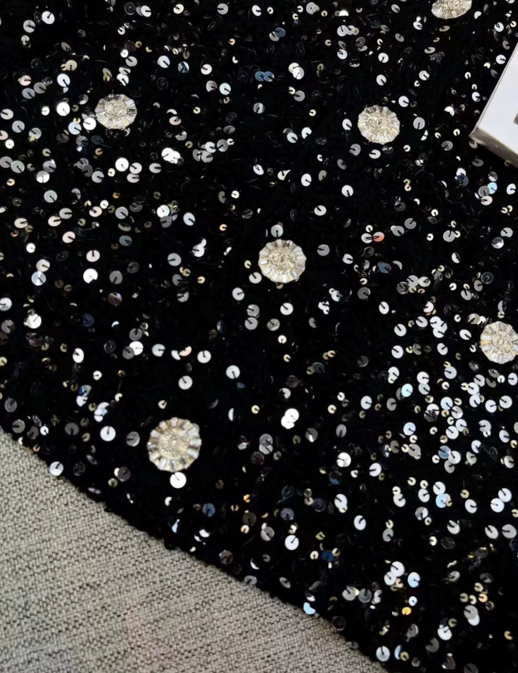 Chanel 23c black tweed sequin igan
