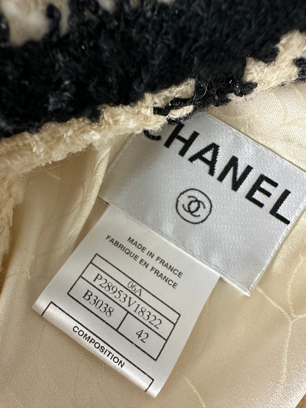 Chanel 06A Ivory Quilted Tweed Jacket with Black Trim - FR42 / M / 6/8
