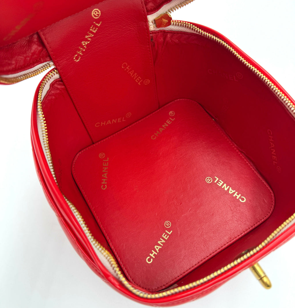 Chanel 1995 Vintage Barbie Red Heart-Mirror Vanity Case Bag