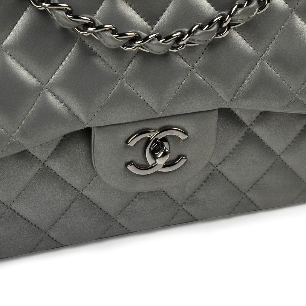 Chanel Classic Flap Bag Jumbo