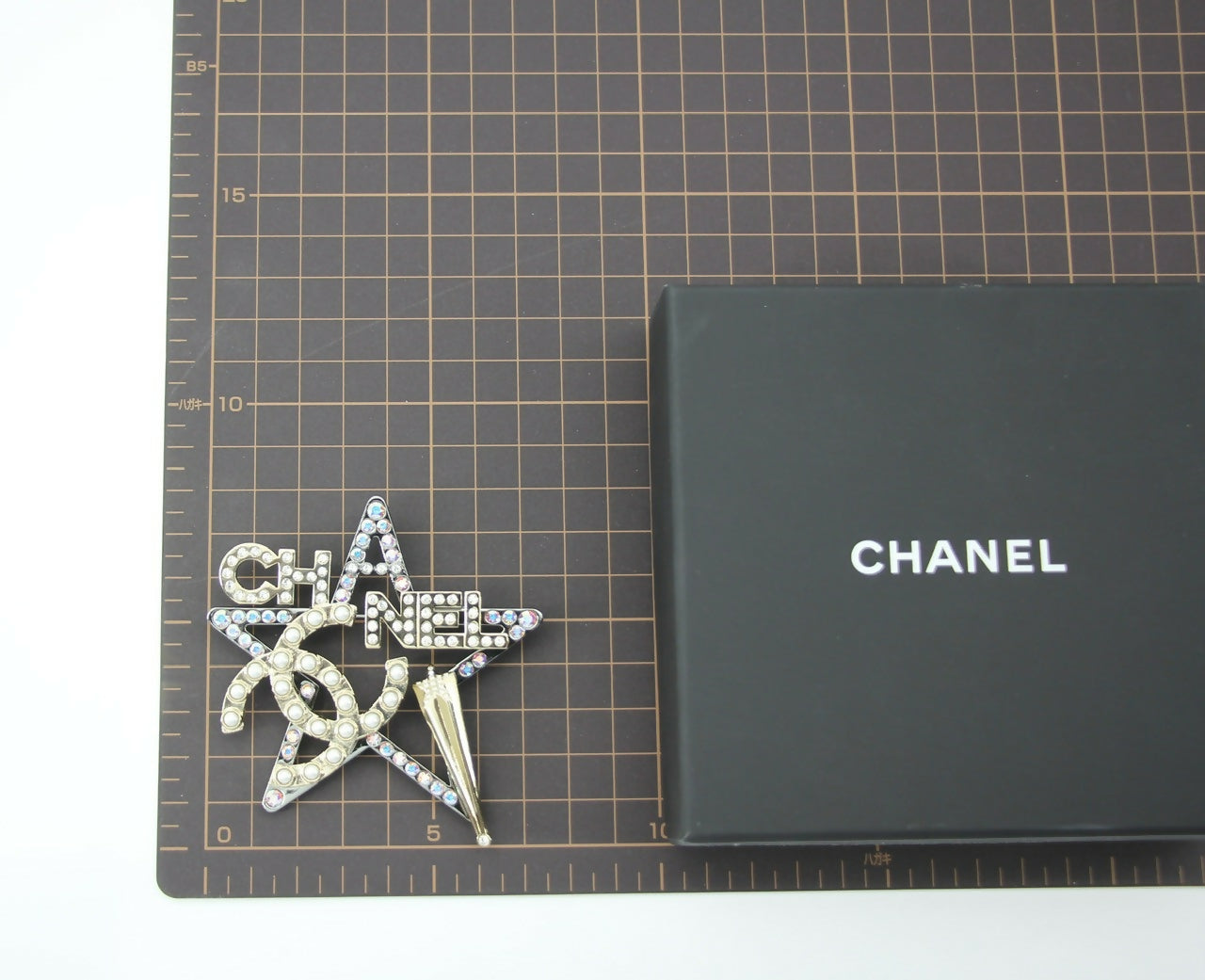Chanel A21C Rhinestone & Imitation Pearl Hollow Star Brooch