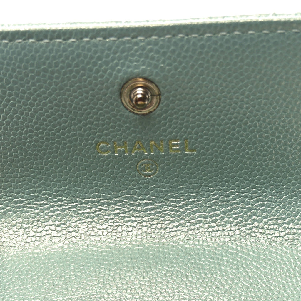 Iridescent Caviar Quilted Pearl On Top Coin Purse With Chain Light Green