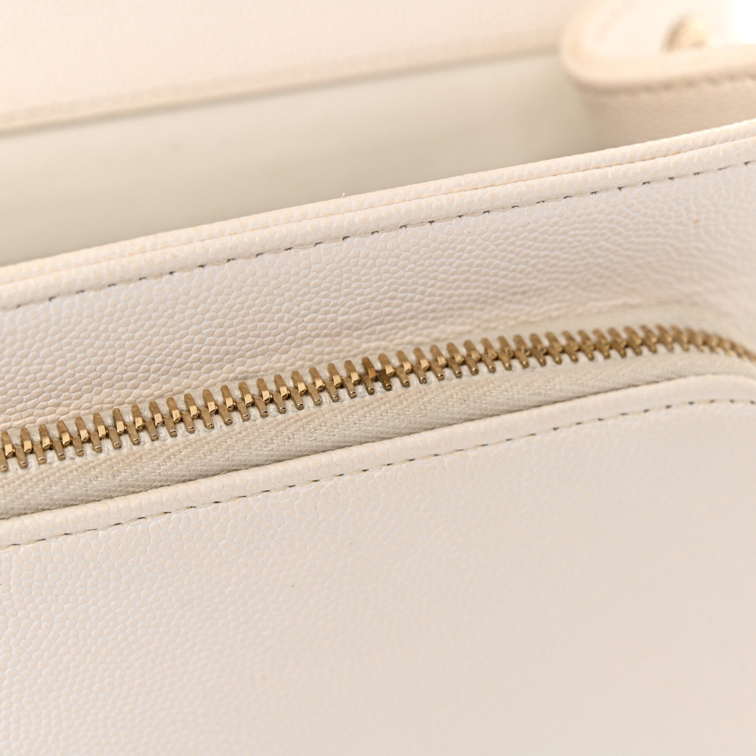 Caviar Quilted Medium Business Affinity Flap White