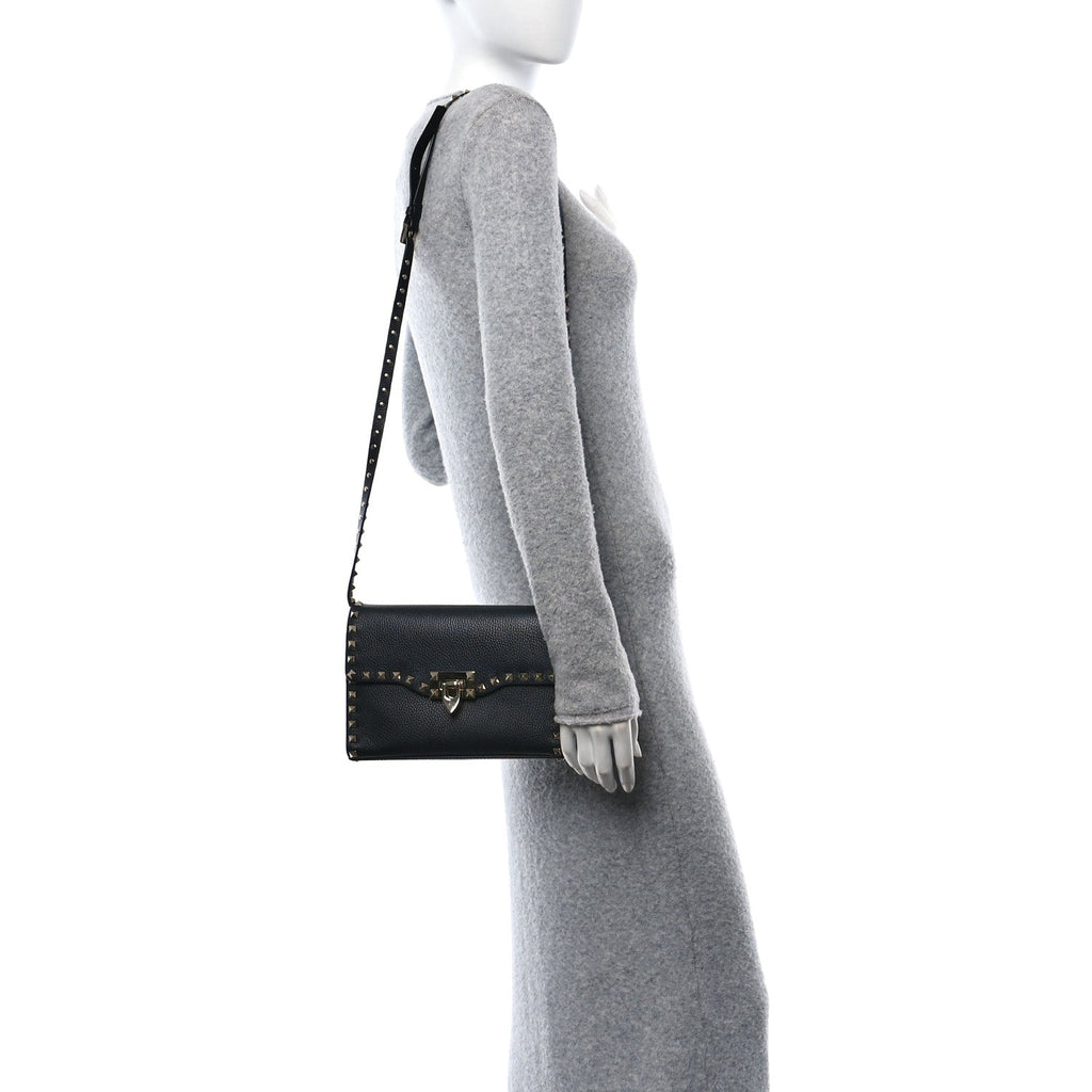 Pebbled Calfskin Medium Rockstud Flip Lock Crossbody Bag Black