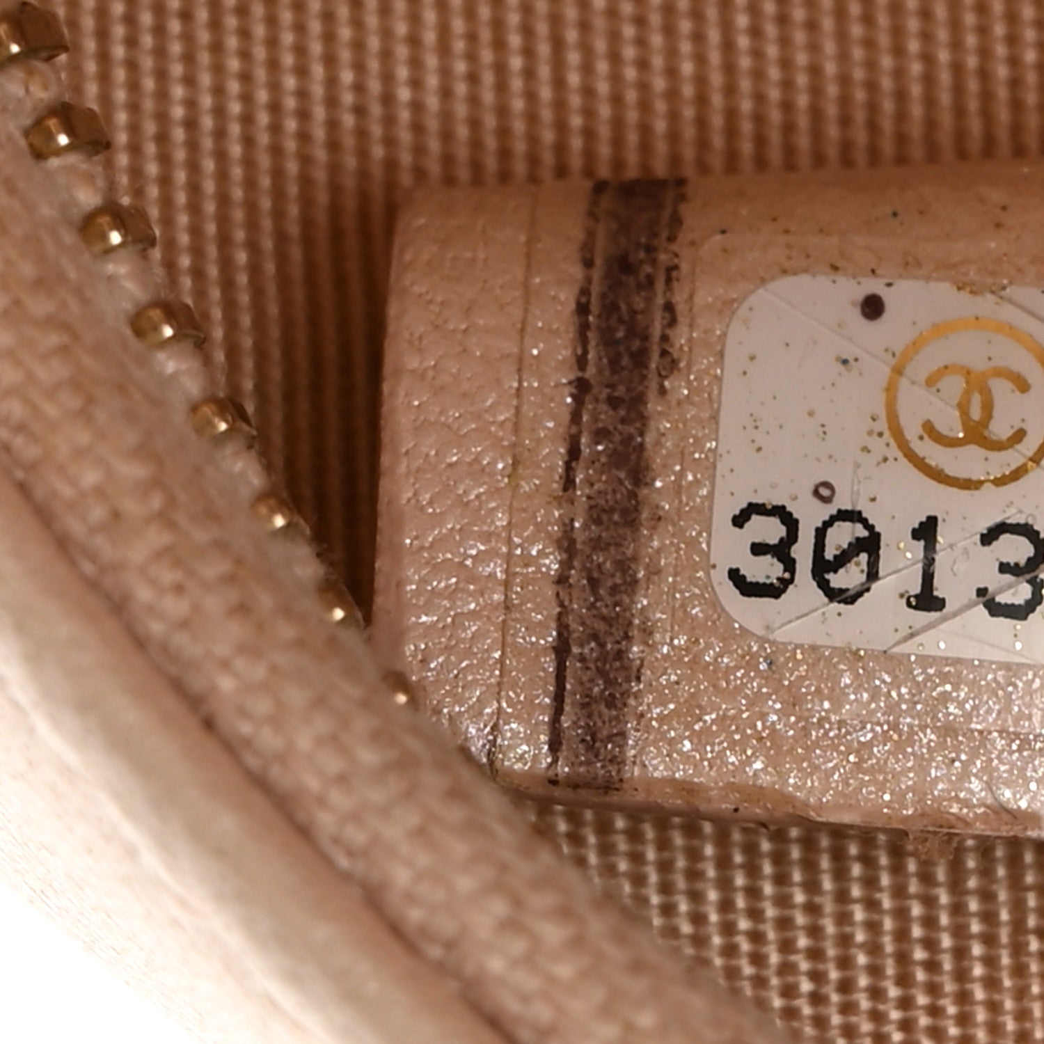 Iridescent Lambskin Quilted Pearl Round Clutch With Chain Light Beige