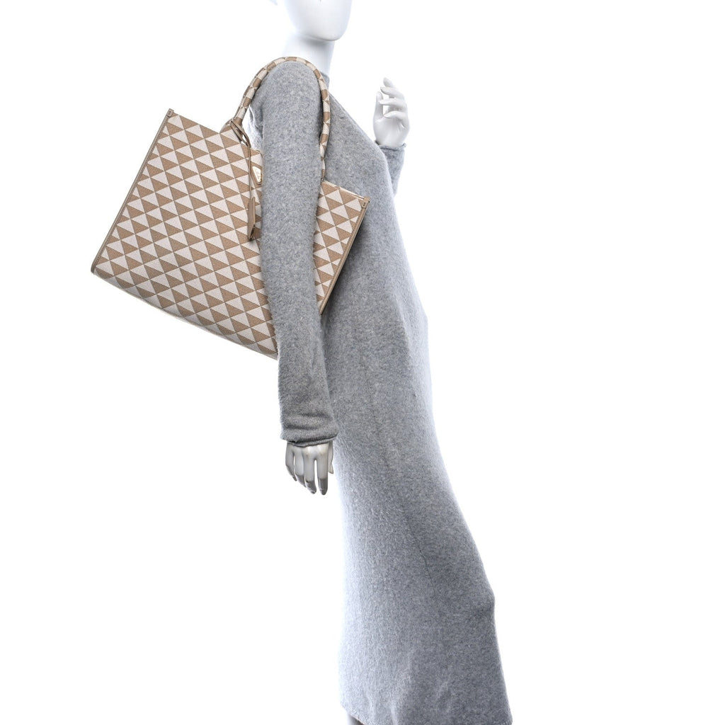 Jacquard Saffiano Triangolo Symbole Embroidered Large Tote Corda Talco