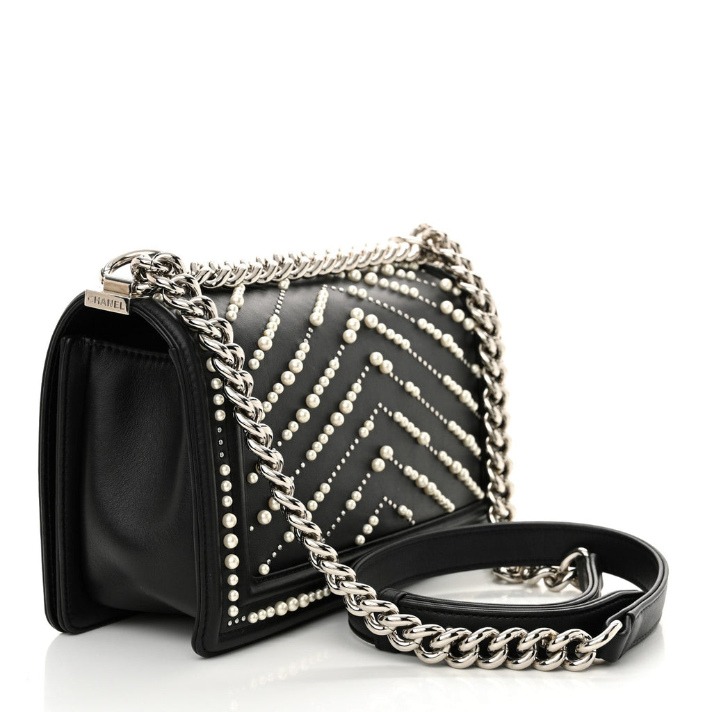 Calfskin Pearl Chevron Medium Boy Flap Black